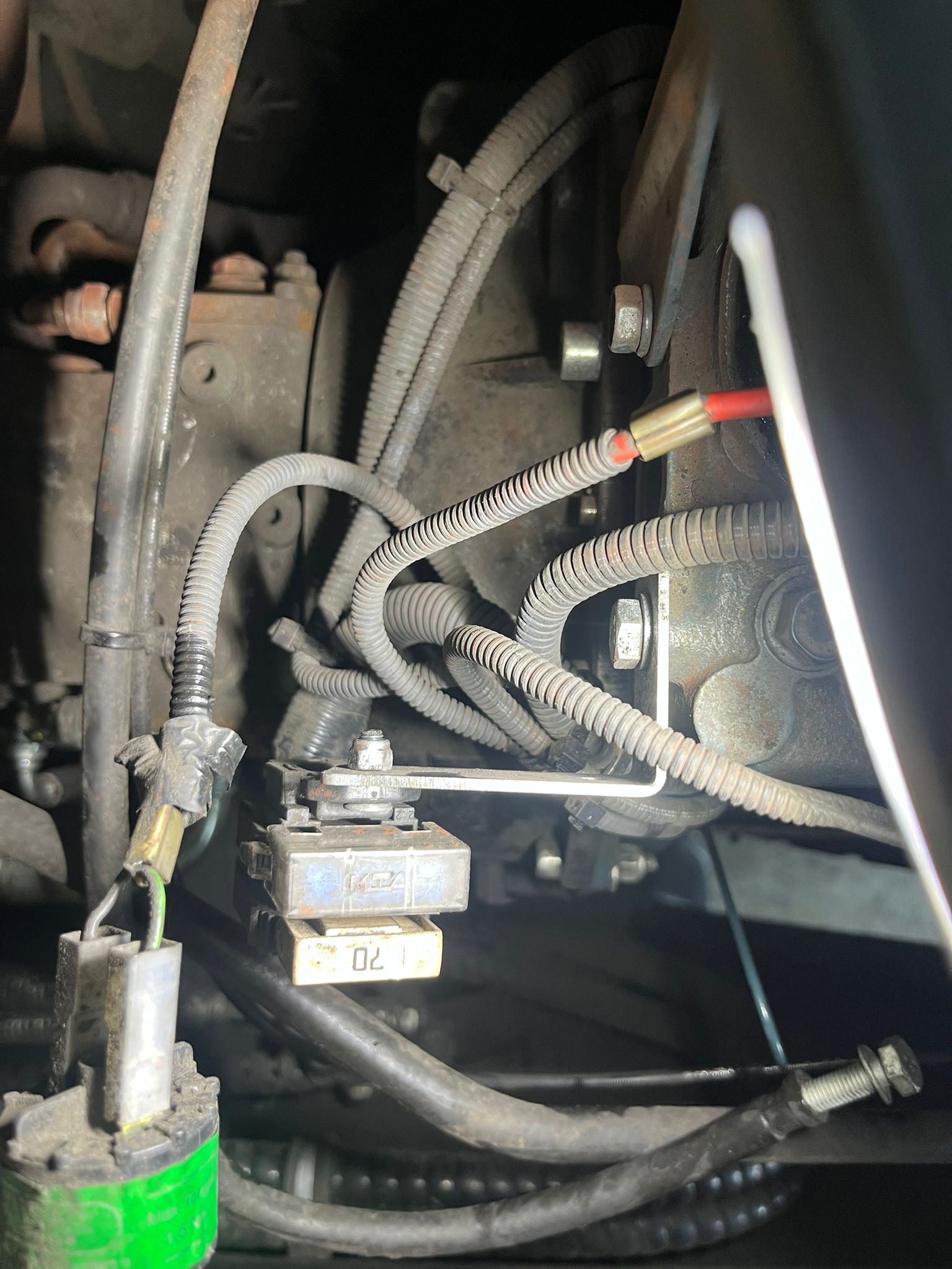 cablaggio motore diesel dettaglio guaina e connettori