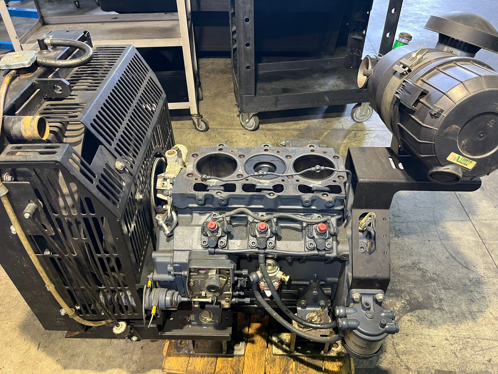 motore diesel gruppo elettrogeno cilindri aperti